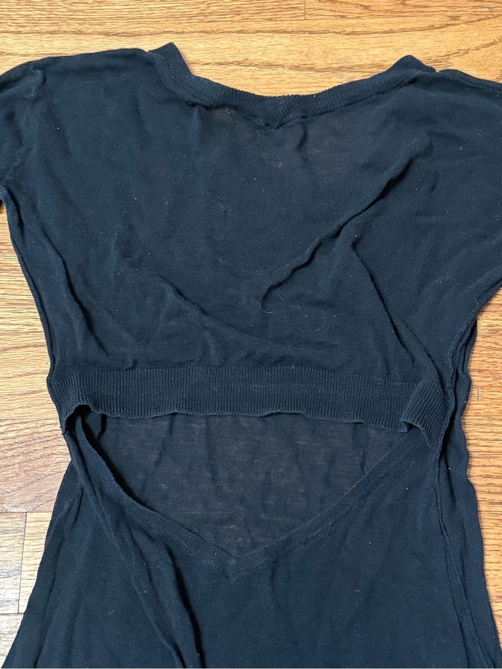 Tildon Black Long-Sleeve V-Neck Lightweight Knit Top - Picture 4 of 7